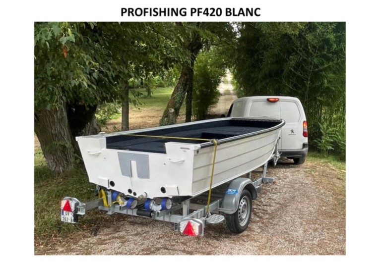 Bateau Profishing PF420 blanc